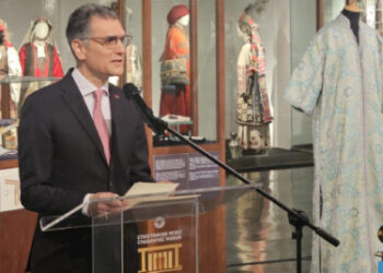 القفطان المغربي يتألق في معرض ببلغراد