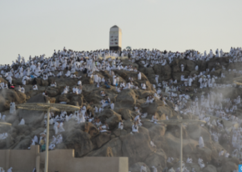 أكثر من مليوني حاج يقفون بعرفة لأداء ركن الحج الأعظم
