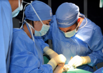 أكادير.. منظمة “سمايل ترين” تتكفل بإجراء عمليات جراحية لفائدة مصابين بتشقق الشفاه والحنك