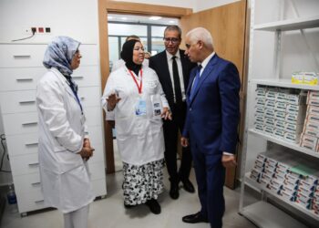 نقص الأطباء: أزمةٌ متفاقمةٌ تتطلبُ حلولاً شاملةً