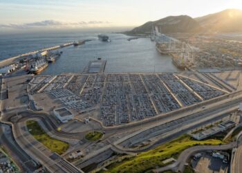 طنجة المتوسط: إنجازٌ لِلمغرب و شريانُ حياةٍ لِلتجارةِ العالمية