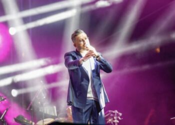 حاتم عمور يلهب الأجواء في ثاني أمسيات مهرجان “أليف”، واسدال الستار على دورة أولى استثنائية