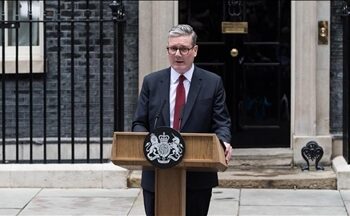 رئيس الوزراء البريطاني كير ستارمر يشكل حكومته الجديدة