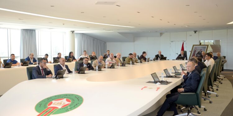 كرة القدم.. الأندية الاحترافية تصادق بالإجماع على مشروع الحماية الاجتماعية للاعبات واللاعبين المحترفين والأطر التقنية