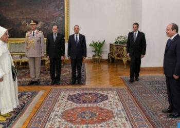 سفير صاحب الجلالة بالقاهرة يقدم أوراق اعتماده للرئيس المصري عبد الفتاح السيسي