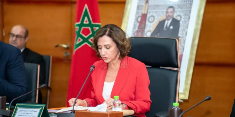 عمور تدعو إلى صناعة تقليدية تنافسية وأصيلة ومبتكرة في مجلس إدارة دار الصانع