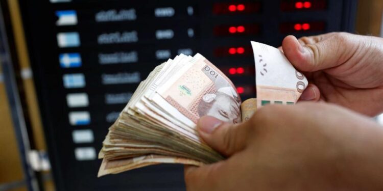 أسعار العملات الرئيسية مقابل الدرهم (شراء – بيع) ليومه الإثنين