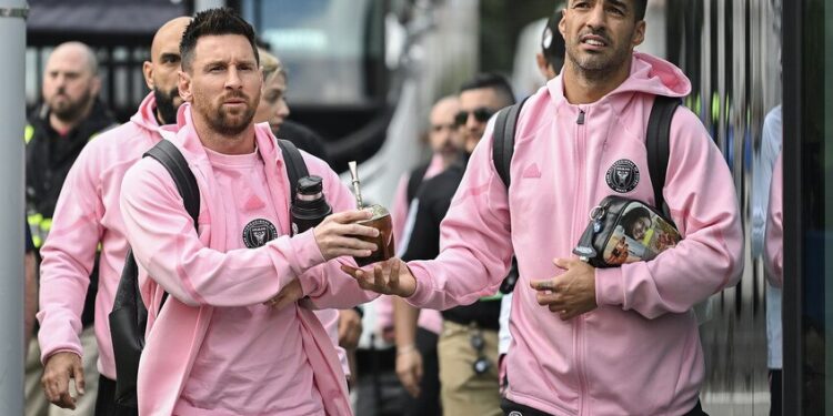 ميسي وسواريز يغيبان عن مباراة كل النجوم