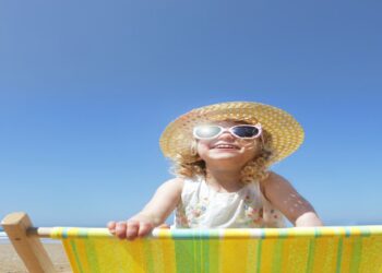 مخاطر صحية تهدد الأطفال في الصيف