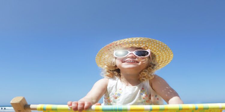 مخاطر صحية تهدد الأطفال في الصيف