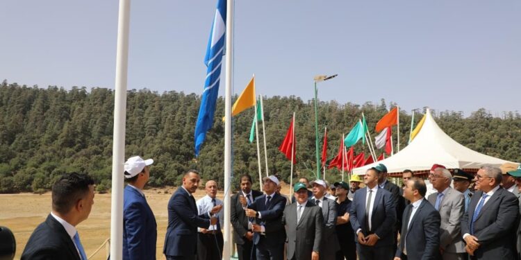 رفع شارة اللواء الأزرق لأول مرة ببحيرة أكلمام أزكزا بخنيفرة