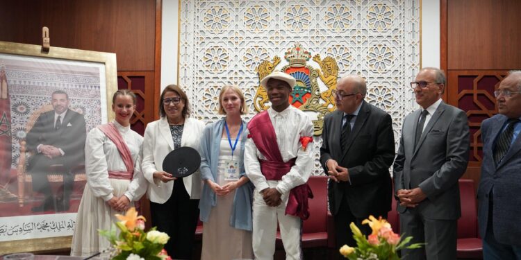 نادية تهامي تستقبل أطفال السلام و يلقون ”نداء السلام” من قلب البرلمان المغربي