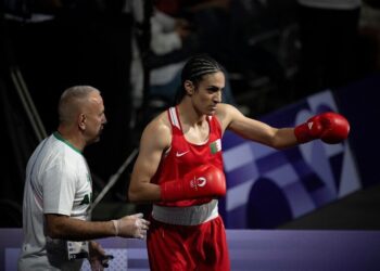 اللجنة الأولمبية تصدر بيانا بشأن الملاكمة الجزائرية “المثيرة للجدل”  .