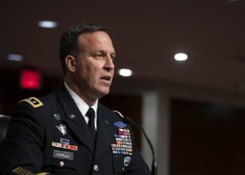 قائد القيادة المركزية للجيش الأمريكي يزور إسرائيل