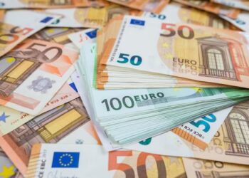 تحويلات المغاربة المقيمين بالخارج سجلت مستوى قياسيا بلغ 115,3 مليار درهم سنة 2023 (تقرير)