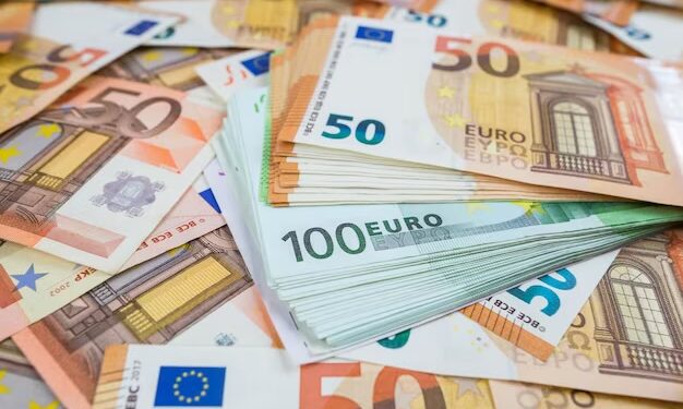 تحويلات المغاربة المقيمين بالخارج سجلت مستوى قياسيا بلغ 115,3 مليار درهم سنة 2023 (تقرير)