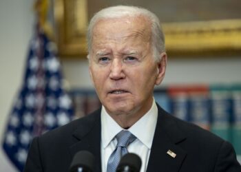 بايدن يحذر من حمام دم إذا فاز ترامب