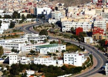 قافلة التعمير والإسكان تحط الرحال بمدينة الحسيمة لتقريب الخدمات أكثر من مغاربة العالم