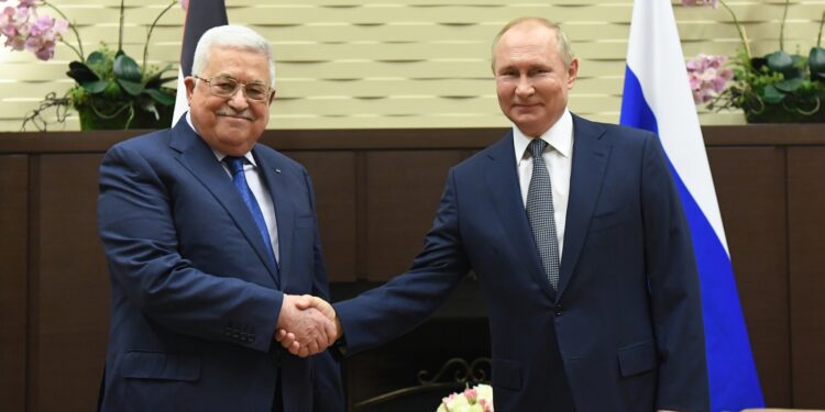 بوتين يجري محادثات مع الرئيس الفلسطيني محمود عباس