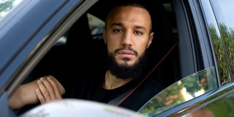 أول تعليق من المغربي مزراوي بعد انضمامه لصفوف “الشياطين الحمر”