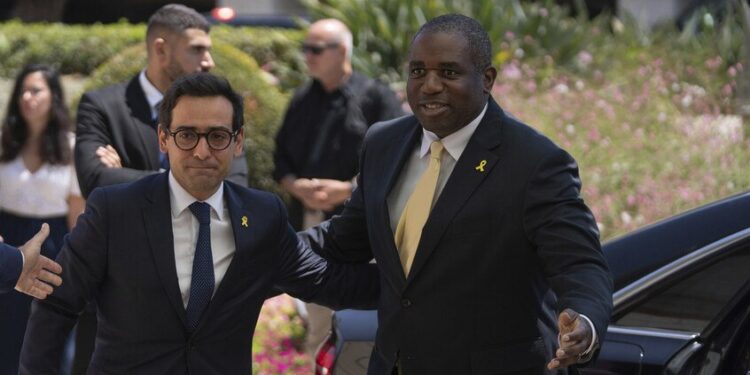 بريطانيا وفرنسا تحذران من خطر التصعيد في الشرق الأوسط