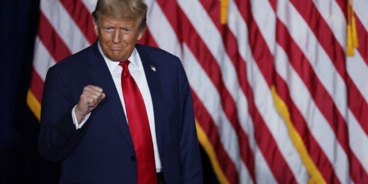 ترامب: هاريس تتجنب وسائل الإعلام بسبب “ضحكتها الهستيرية” .