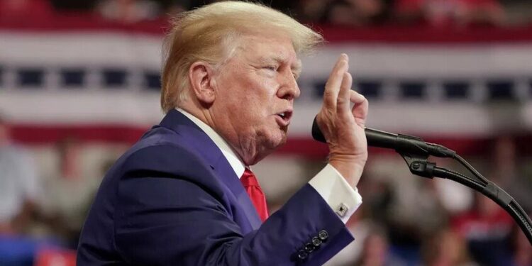 ترامب يتوعد بإقالة المسؤولين عن انسحاب القوات الأمريكية من أفغانستان