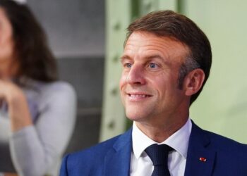 ماكرون يلتقي بالقوى السياسية الفرنسية في محاولة لتشكيل حكومة جديدة