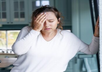 الإسعافات الأولية للمصاب بجلطة دماغية .