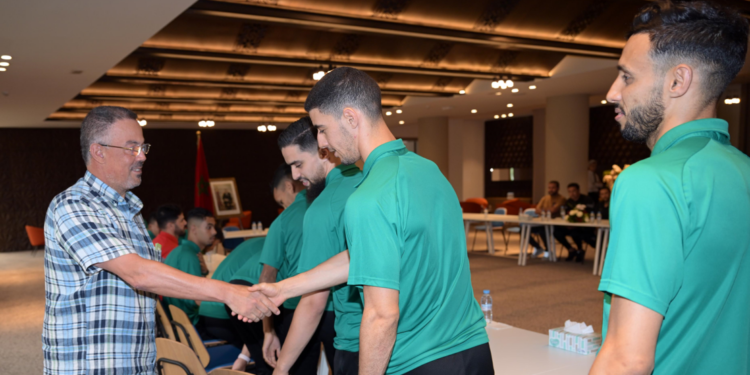 لقجع يستقبل لاعبي وأعضاء المنتخب الوطني لكرة القدم داخل القاعة المشارك في كأس العالم أوزبكستان 2024