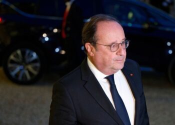 الرئيس الفرنسي السابق يصف إيلون ماسك ب”الشيطان”