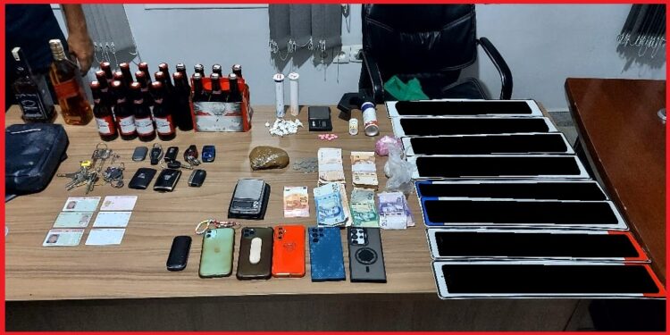 من بينهم سيدتان …أمن وجدة ينجح في توقيف عصابة مشتبه فيها تنشط في ترويج المخدرات و المؤثرات العقلية