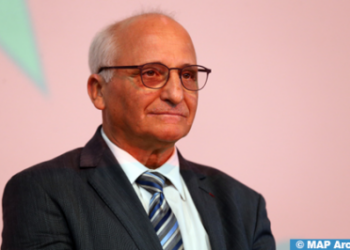 المخترع المغربي رشيد اليزمي .. من المتوقع بلوغ حجم سوق بطاريات الليثيوم 4 تريليونات دولار عام 2030