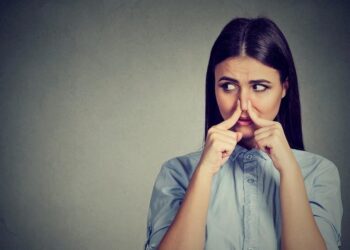 الأسباب الشائعة لروائح الجسم الكريهة