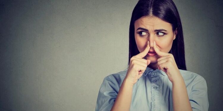 الأسباب الشائعة لروائح الجسم الكريهة