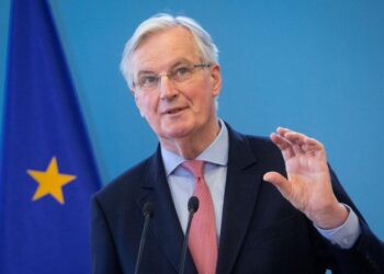 ماكرون يكلف ميشيل بارنييه بتشكيل حكومة جديدة  .