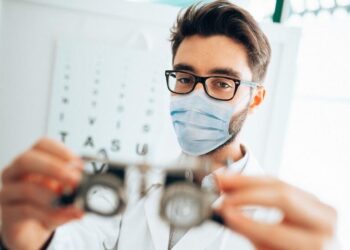 أبحاث: علاج مشاكل البصر قد يمنع واحدة من كل 5 حالات من الخرف