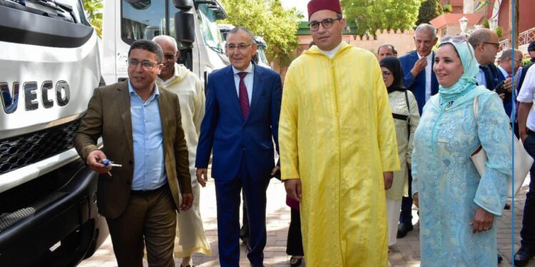 مجلس جهة بني ملال خنيفرة ….. تسليم 8 شاحنات صهريجية لفائدة عدة جماعات قروية