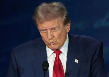 قاض في ولاية جورجيا يرفض تهمتين جنائيتين موجهتين ضد ترامب