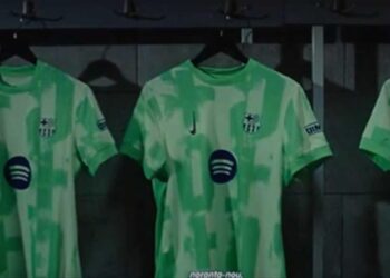 برشلونة يكشف عن سر قميصه الأخضر للموسم الجديد