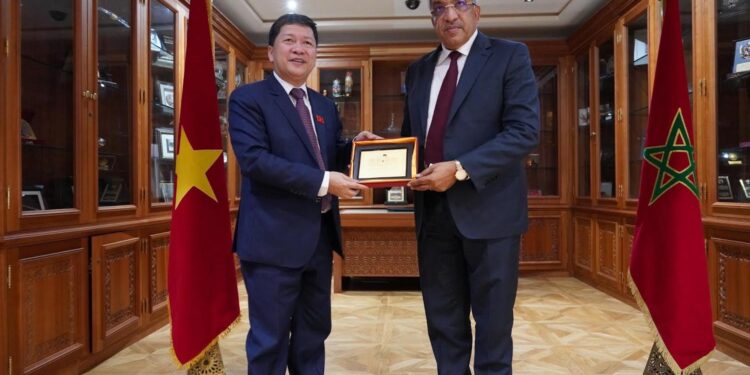 صباري نائب رئيس مجلس النواب يستقبل وفدا برلمانيا فيتناميا