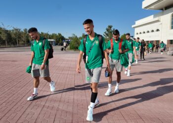 بعثة المنتخب الوطني لكرة القدم داخل القاعة تحل بمدينة بُخارى لمواجهة إيران