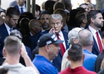 ترامب: بايدن أصبح متخلفا عقليا أما هاريس فولدت هكذا