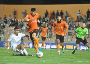 خطأ قاتل يبدد أحلام نهضة بركان أمام الفتح الرباطي.