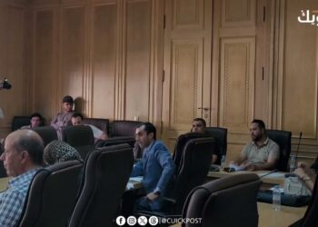 عضو من المعارضة ينبه رئيس جماعة وجدة بخصوص رفع لافتات داعية للتصويت على نقاط دورة أكتوبر2024