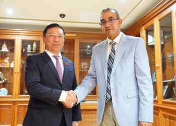 سعيد بعزيز يتباحث مع وفد عن لجنة عمل النواب بالجمعية الوطنية لفيتنام