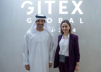 مباحثات بدبي بين السيدة غيثة مزور والمدير العام لسلطة مركز دبي التجاري العالمي