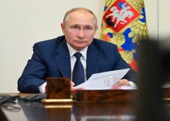 بوتين يمنح الجنسية الروسية لصحفي لبناني