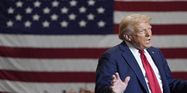 ترامب يتقدم بشكوى ضد حزب العمال البريطاني بسبب هاريس .