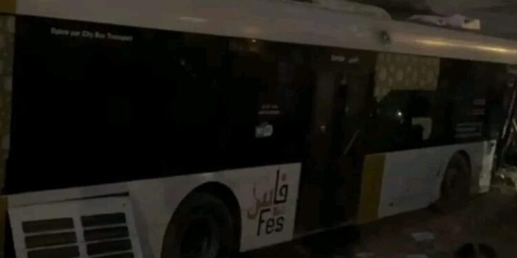 إصابة حوالي 60 شخص بجروح بعد حادث انقلاب حافلة بفاس
